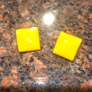 Beautiful yellow earings